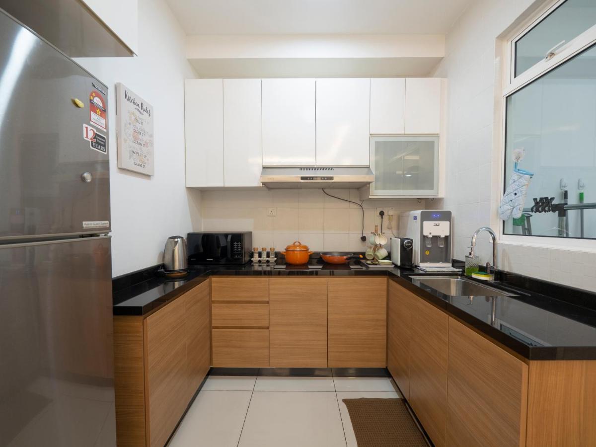 Seaview Condo Near Rf Mall, Food Court & Free Netflix Джохор Бахру Екстериор снимка