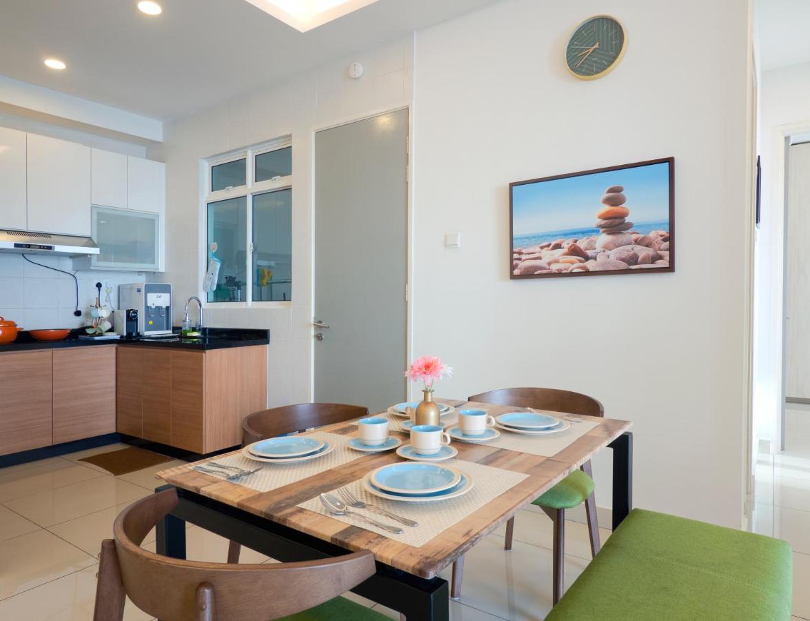Seaview Condo Near Rf Mall, Food Court & Free Netflix Джохор Бахру Екстериор снимка