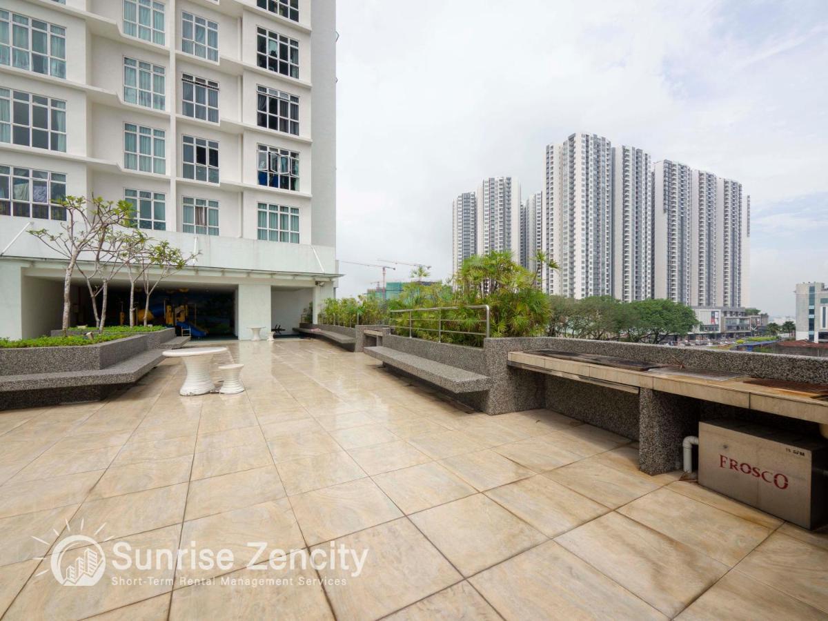 Seaview Condo Near Rf Mall, Food Court & Free Netflix Джохор Бахру Екстериор снимка
