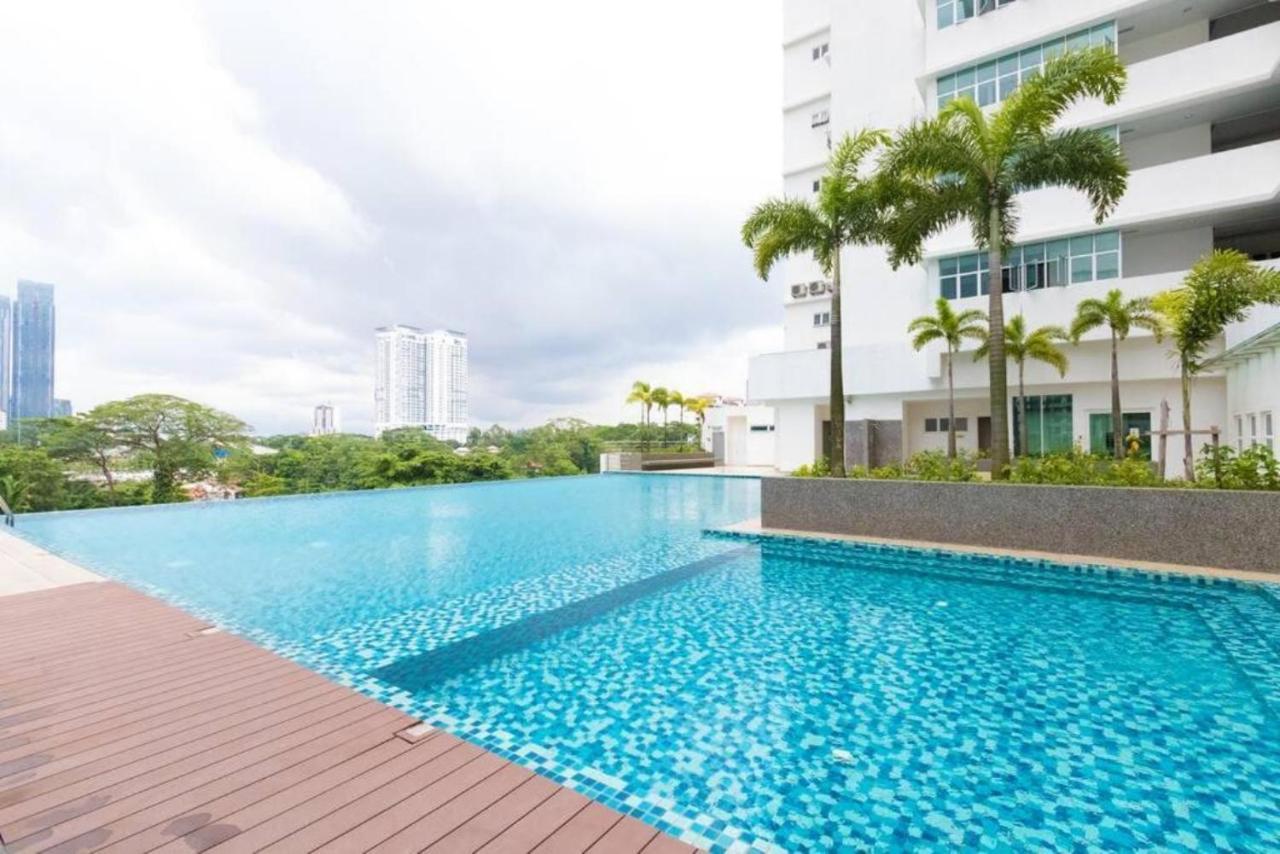 Seaview Condo Near Rf Mall, Food Court & Free Netflix Джохор Бахру Екстериор снимка