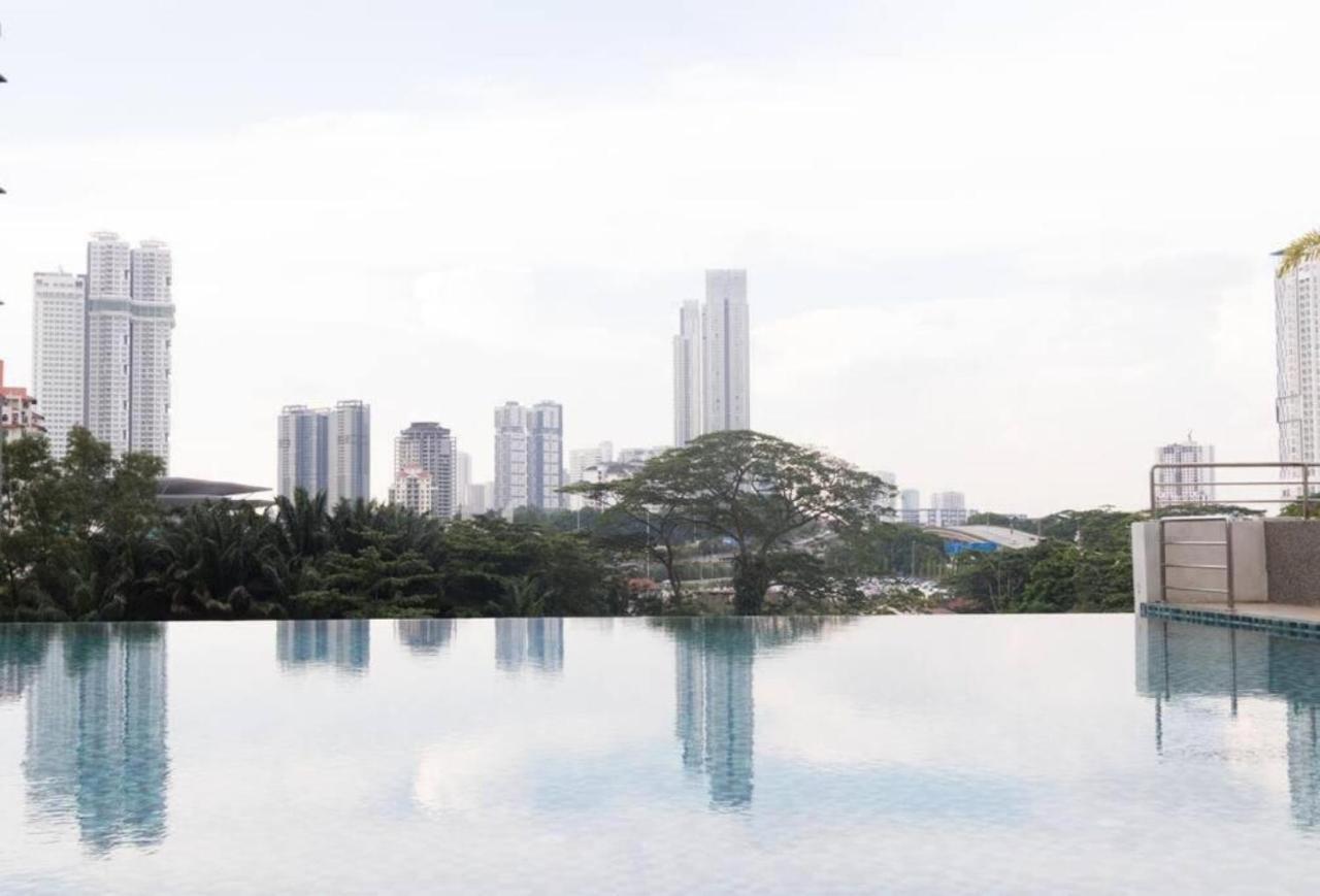 Seaview Condo Near Rf Mall, Food Court & Free Netflix Джохор Бахру Екстериор снимка